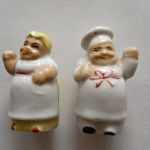Source Unknown Chef Figurines - White and Cream